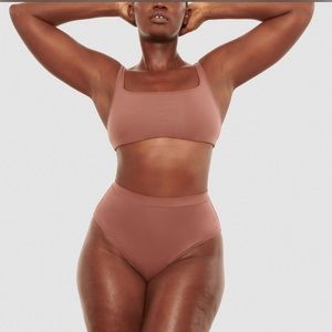 SKIMS body basics set - garnet